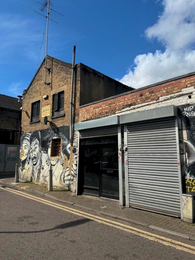 Detached House To Rent In Back Of Kingsland High Street, Hackney, E8