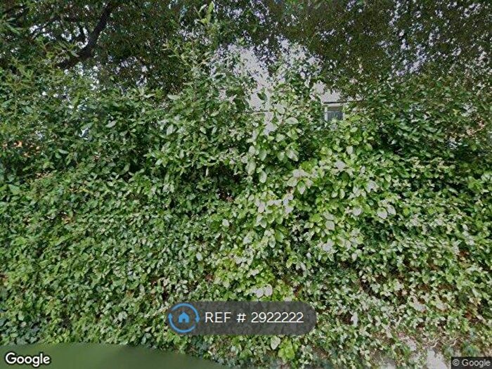 3 Bedroom Flat To Rent In Eden Court, Bournemouth, BH1