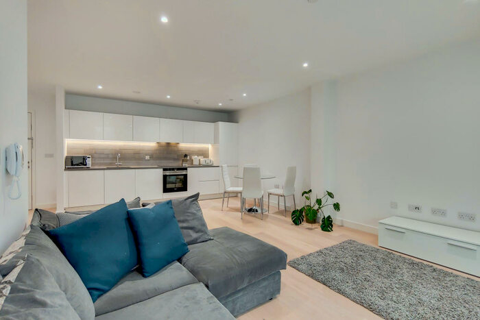 1 Bedroom Apartment To Rent In Commodore House, Royal Docks, London, E16