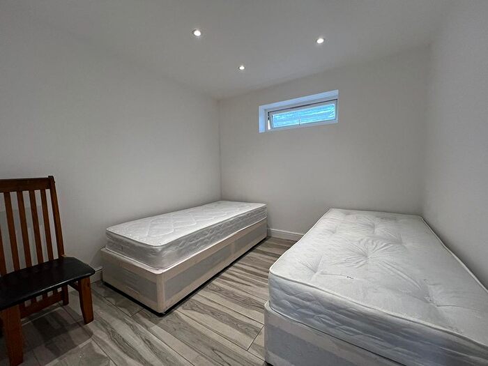 2 Bedroom Flat To Rent In Chadwel Heath, RM6