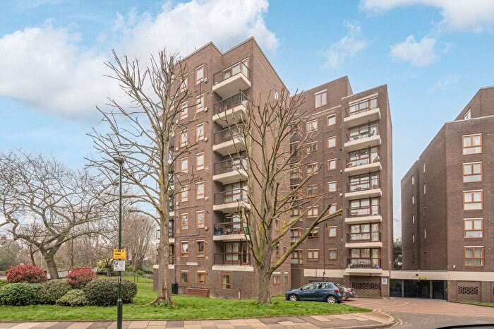 2 Bedroom Flat For Sale In Lime Court, Gipsy Lane, West Putney, London, SW15