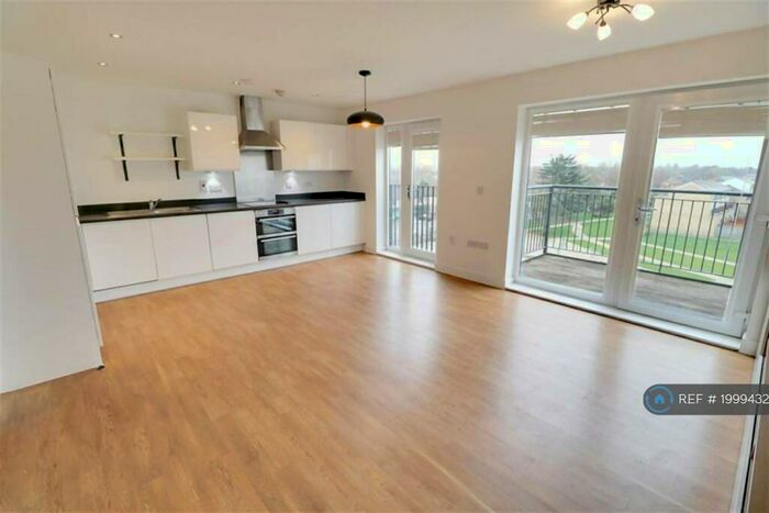 2 Bedroom Flat To Rent In Arc Court, Romford, RM7