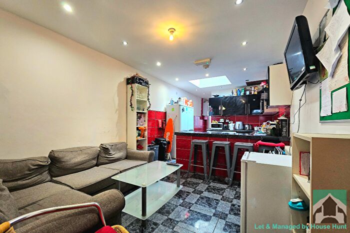 6 Bedroom Terraced House To Rent In George Road, Birmingham, B29