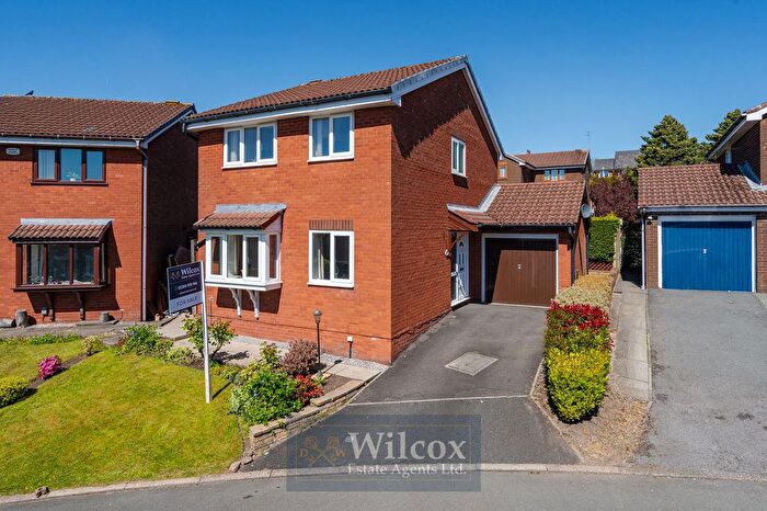 3 Bedroom Detached House For Sale In Scarthwood Close, Bolton, BL2