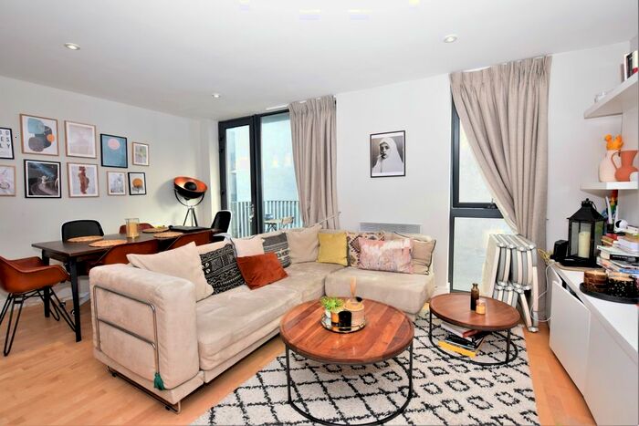 2 Bedroom Flat To Rent In City Walk, London, SE1