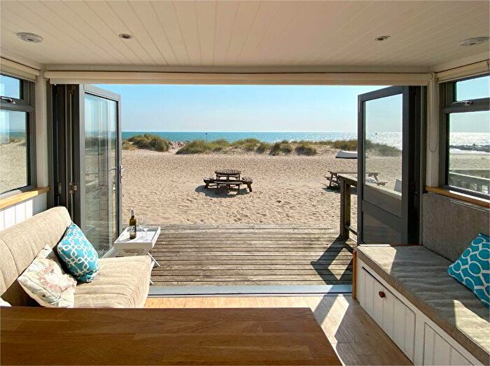 1 Bedroom Property For Sale In Mudeford Sandspit, BH23