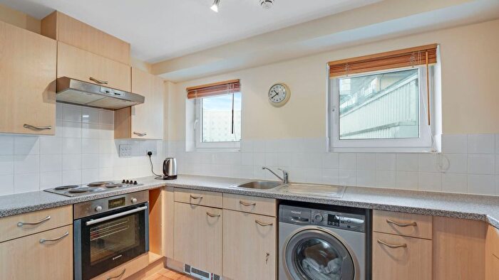 2 Bedroom Flat For Sale In Feltham Gh, Feltham, TW13