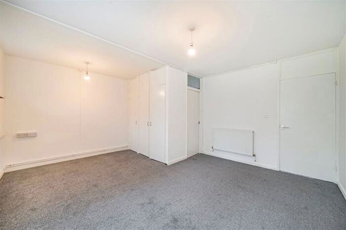 Studio To Rent In Baroness Road, Bethnal Green, E2