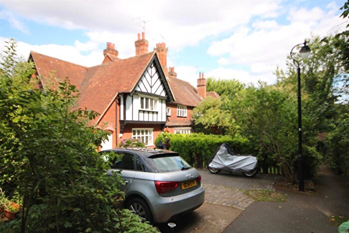 3 Bedroom House To Rent In Portsmouth Road, Guildford, GU2