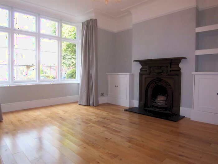 4 Bedroom House To Rent In Hoppingwood Avenue, New Malden, KT3