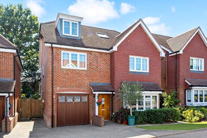 5 Bedroom Detached House For Sale In Firs Close, Horsham, RH12