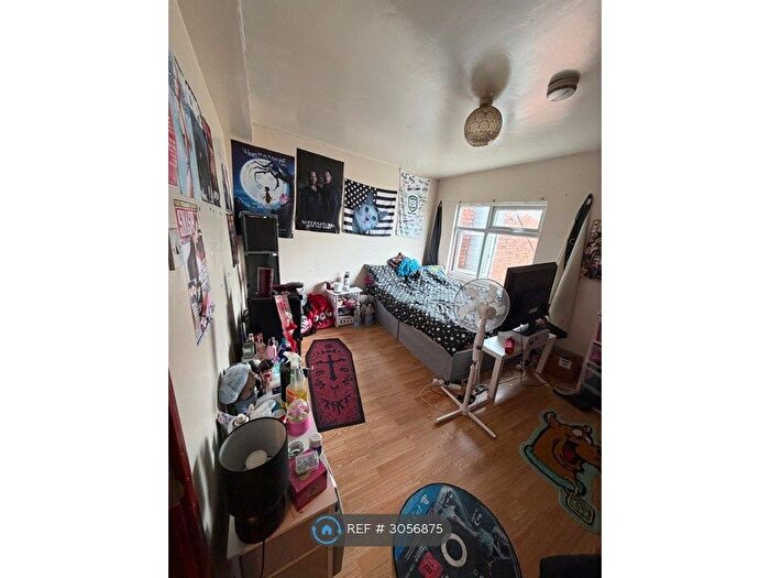 3 Bedroom Flat To Rent In Selly Oak, Birmingham, B29