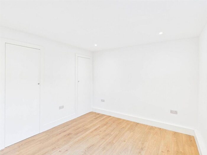 2 Bedroom Flat For Sale In Five Acres, Crawley, West Sussex, RH10