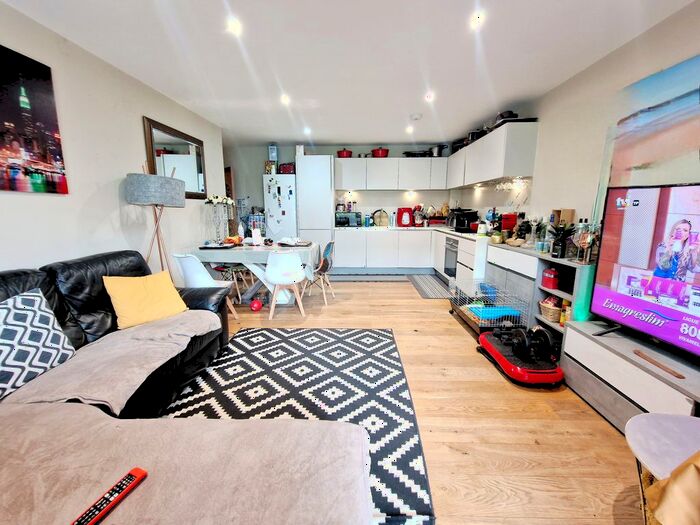 2 Bedroom Flat To Rent In East Barnet Road, Barnet, EN4