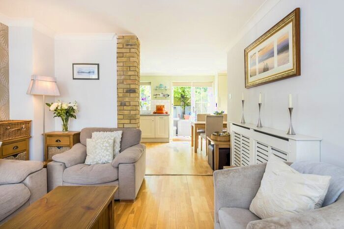 3 Bedroom House To Rent In Lambourne Place London, SE3