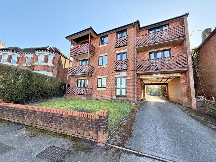 1 Bedroom Flat To Rent In Whitworth Crescent, Southampton, SO18