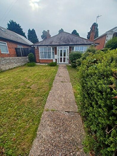 2 Bedroom Bungalow To Rent In Tennis Court Drive, Leicester, LE5
