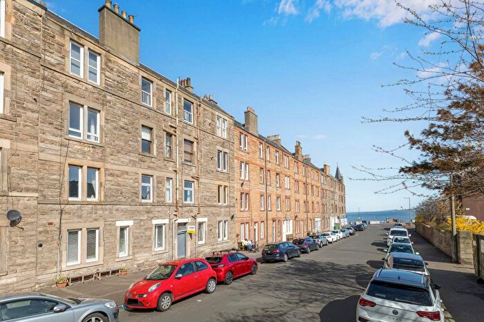 2 Bedroom Flat For Sale In / Kings Road, Portobello, Edinburgh, EH15