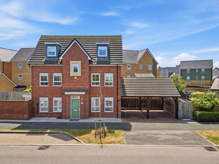 4 Bedroom Detached House For Sale In Broughton Grounds Lane, Brooklands, MK10