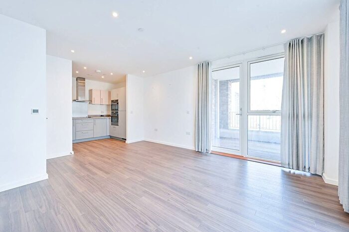 2 Bedroom Flat For Sale In Avenue Road, Acton, London, W3