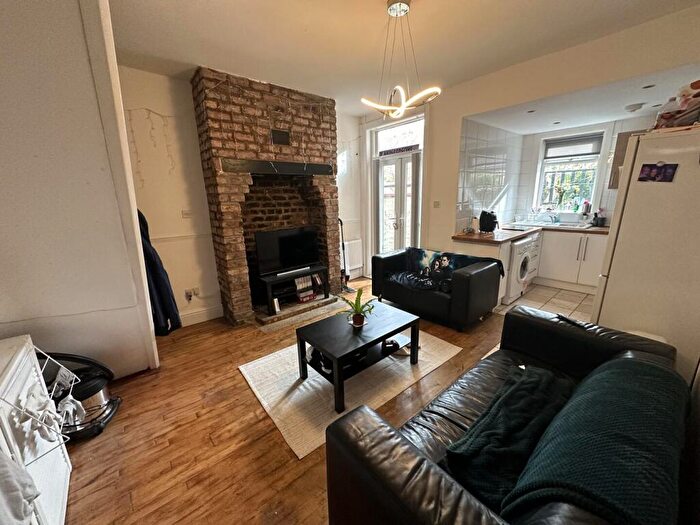 3 Bedroom Property To Rent In Kathleen Grove, Rusholme, £pppw, M14