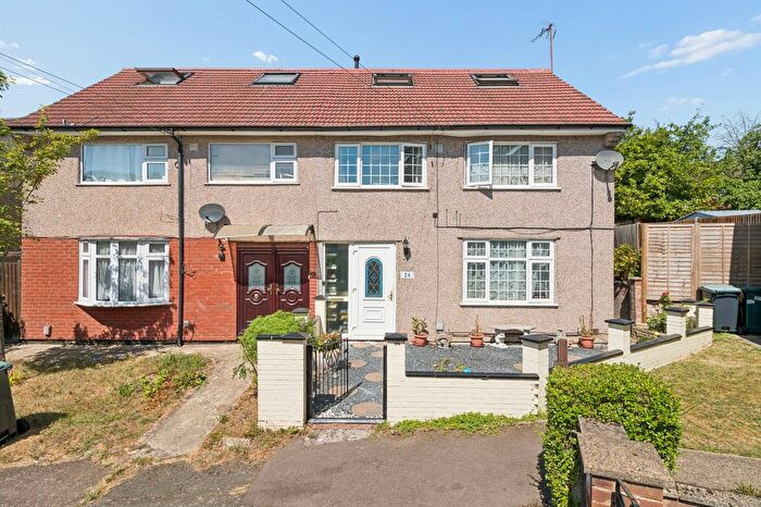 5 Bedroom Semi-Detached House For Sale In Culverden Road, South Oxhey, Watford, WD19