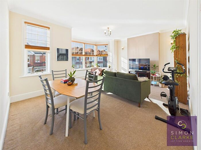 2 Bedroom Flat To Rent In Princes Avenue, Finchley Central, N3