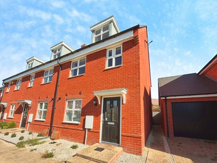 3 Bedroom Semi-Detached House For Sale In Blackthorn Road, Andover, Hampshire, SP11