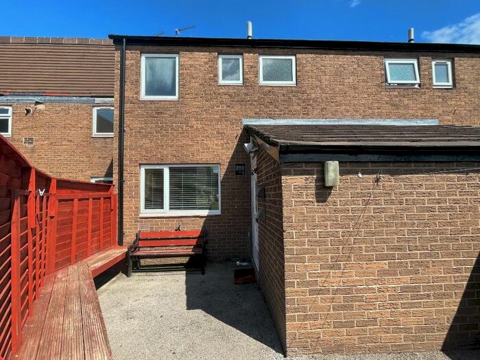 3 Bedroom Semi-Detached House To Rent In Adel Wood Road, Leeds, West Yorkshire, LS16