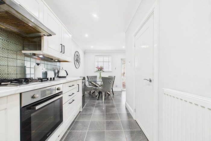 3 Bedroom End Of Terrace House For Sale In Yarrow Crescent, Wishaw, ML2
