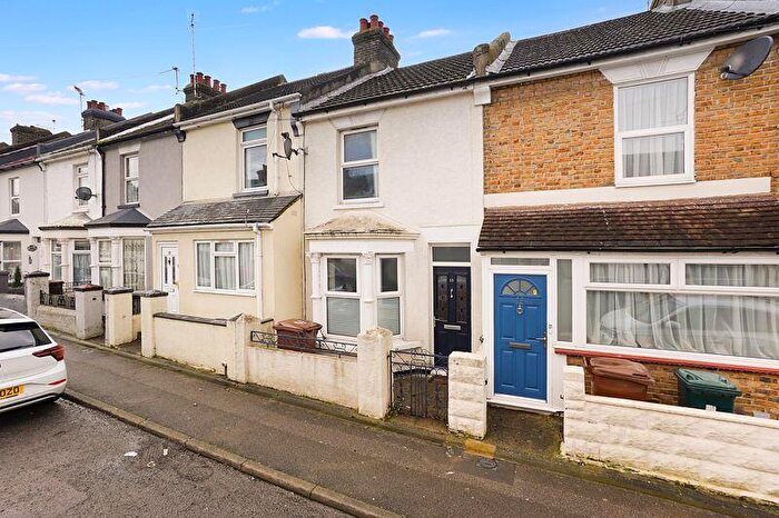 3 Bedroom Terraced House To Rent In Albany Road, Chatham, ME7