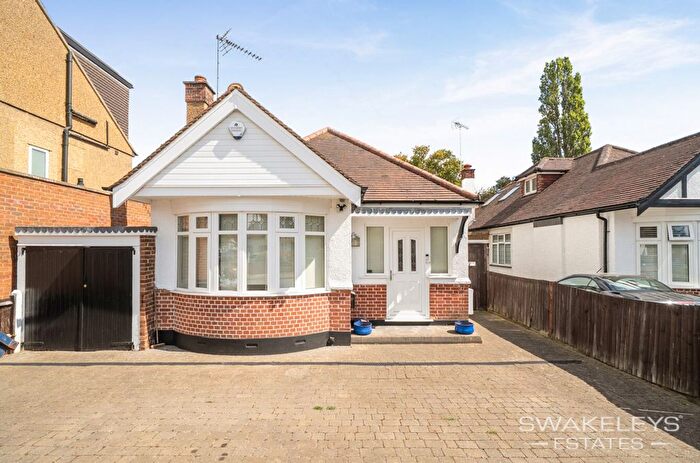 4 Bedroom Detached Bungalow For Sale In Derwent Avenue, Ickenham, UB10
