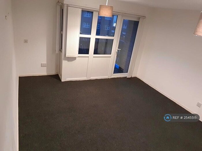 3 Bedroom Flat To Rent In Halidon Court, Bootle, L20