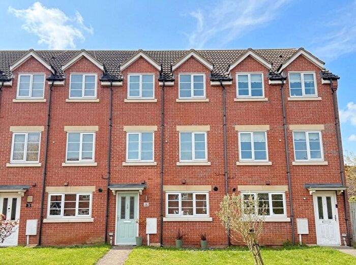 4 Bedroom Terraced House For Sale In Badger Lane, Grange Park, Northampton, NN4