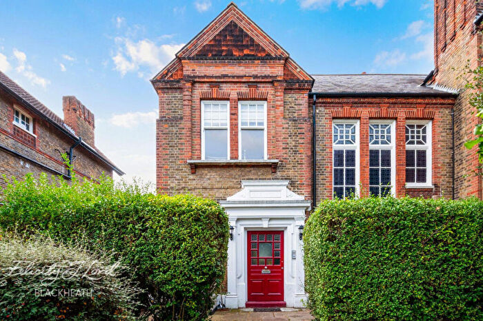 3 Bedroom Apartment To Rent In College Park Close, London, SE13