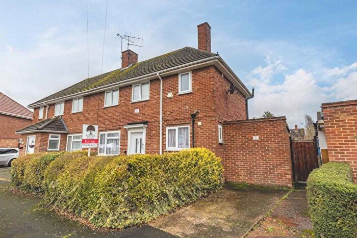 3 Bedroom Semi-Detached House For Sale In Cromwell Drive, Slough, SL1
