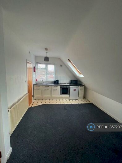 Studio To Rent In Brentmead Place, London, NW11