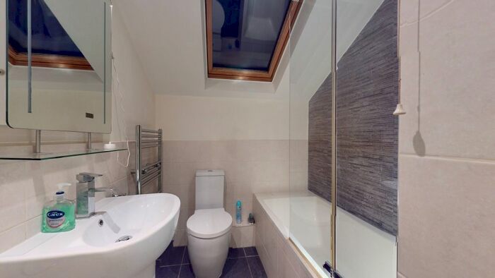 2 Bedroom Flat To Rent In Langford Close, Acton, W3
