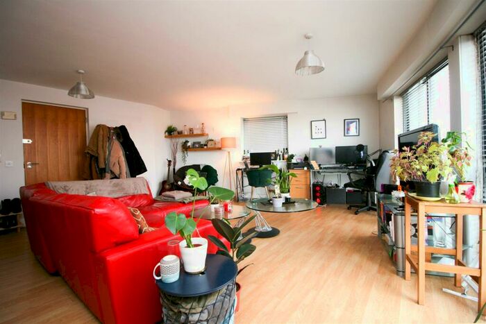 Apartment To Rent In Islington Gates, Fleet Street, B3