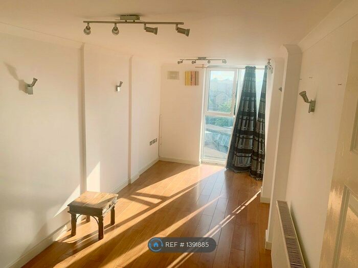 2 Bedroom Flat To Rent In Star House, London, E12