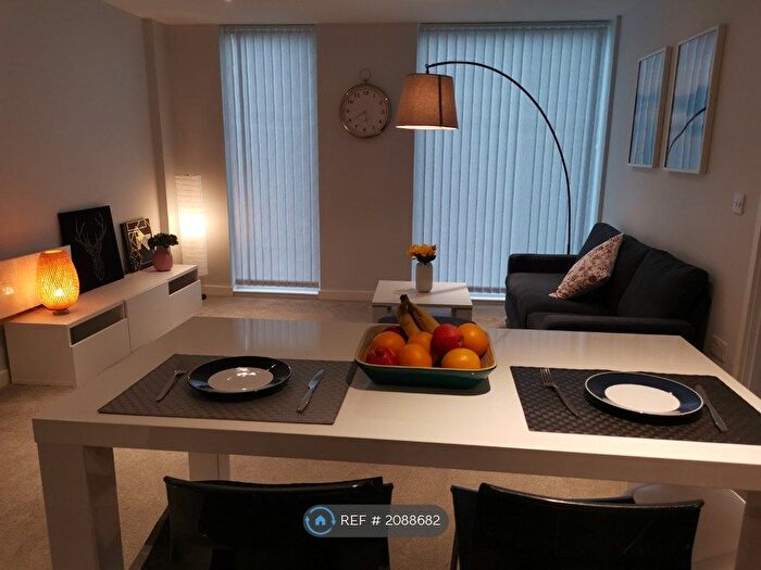 2 Bedroom Flat To Rent In Burlington Square, Manchester, M15