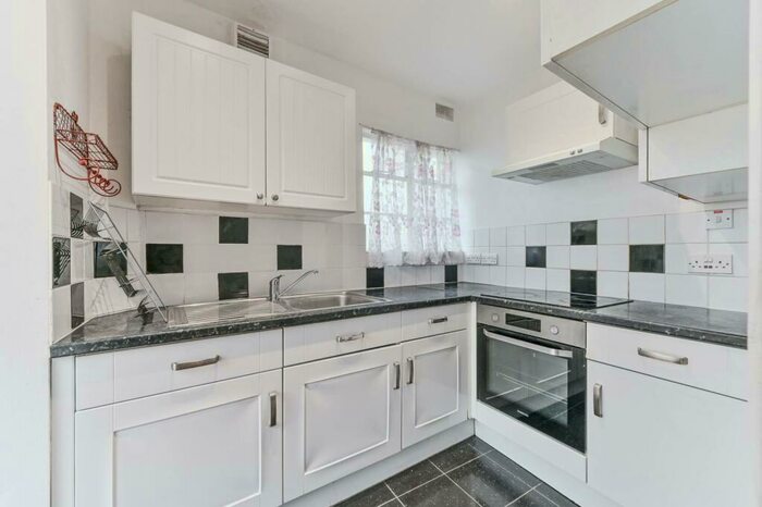 3 Bedroom Semi-Detached House To Rent In Northway Road, Croydon, CR0