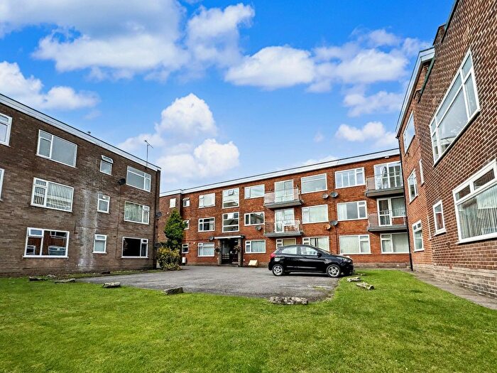 1 Bedroom Flat For Sale In Dovehouse Close, Whitefield, M45
