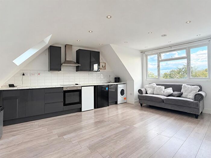 2 Bedroom Flat To Rent In Watford Way, Mill Hill, London, NW7