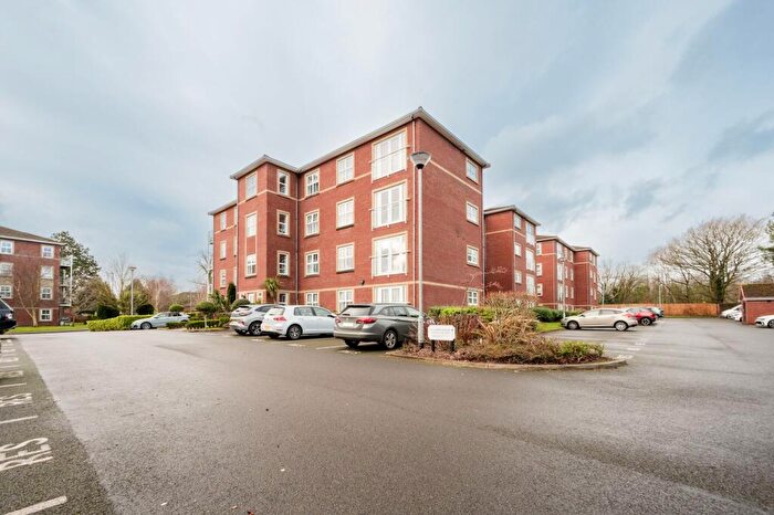 2 Bedroom Flat For Sale In Aughton Park Drive, Aughton, L39