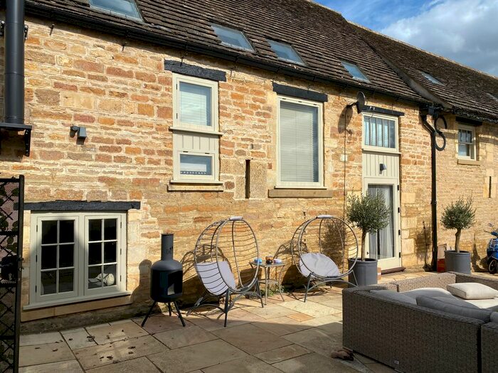 2 Bedroom Barn Conversion To Rent In Barrowden Road, Stamford, PE9