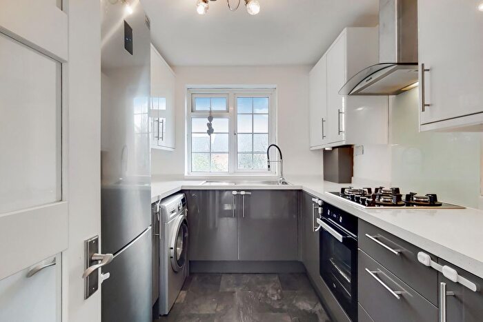 2 Bedroom Flat For Sale In Grange Road, Sutton, SM2