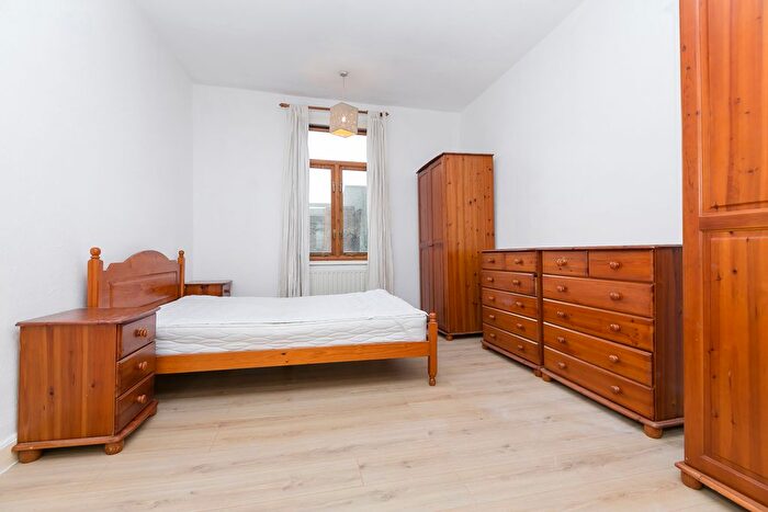 1 Bedroom Flat To Rent In Wormholt Road, London, W12