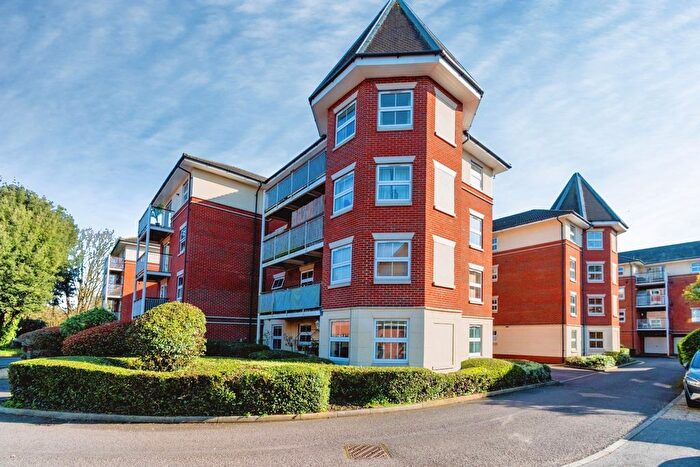 2 Bedroom Flat For Sale In Rollesbrook Gardens, Southampton, Hampshire, SO15
