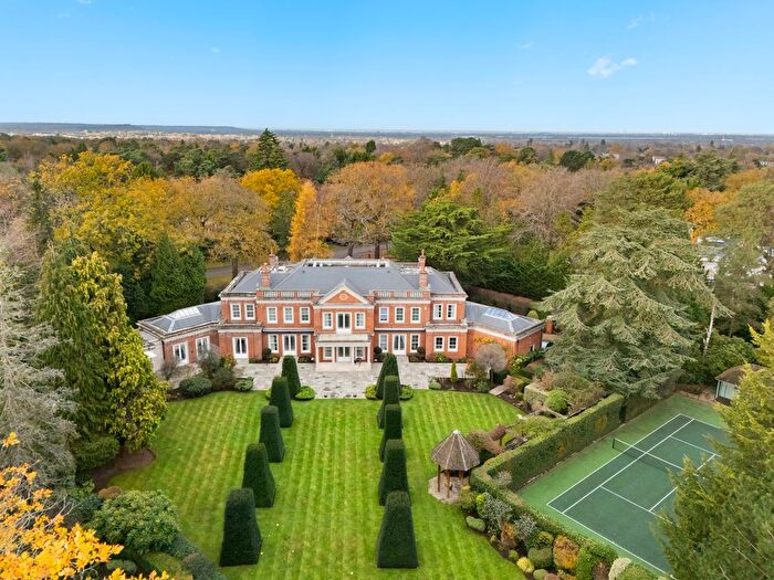 6 Bedroom Detached House For Sale In East Road, Weybridge, KT13